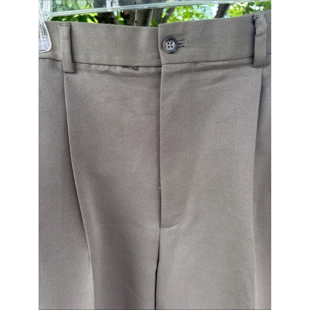 Claiborne Men's Khaki Pleated Chinos in Light Taupe